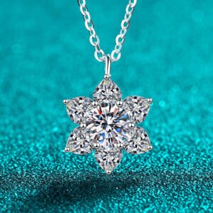 S925 Sterling Silver Moissanite Snowflake Necklace for Women, Fashionable Simple Pendant, Sweet and Cute Collarbone Chain