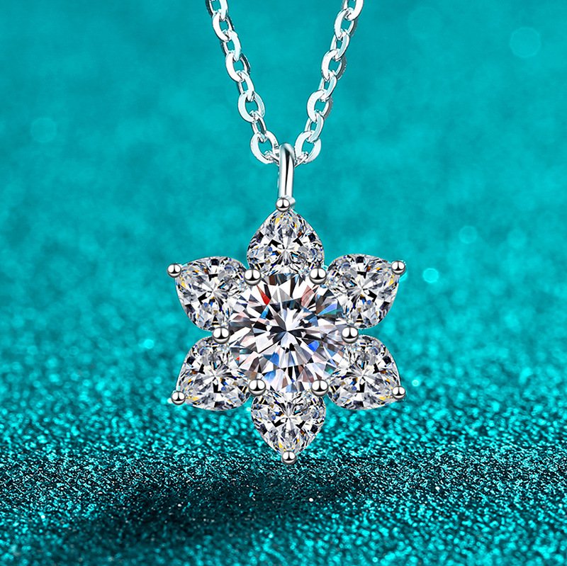 S925 Sterling Silver Moissanite Snowflake Necklace for Women, Fashionable Simple Pendant, Sweet and Cute Collarbone Chain