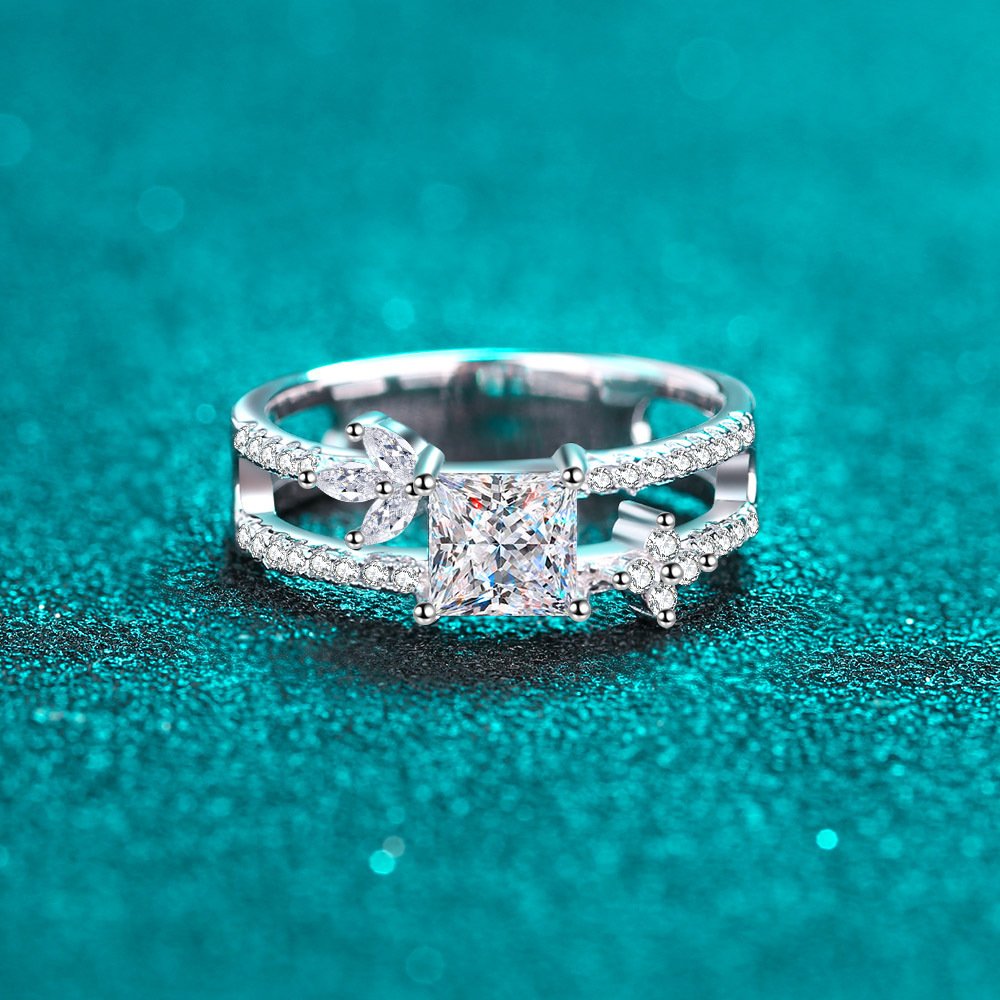 S925 Sterling Silver Women's Wedding Ring Factory Direct Wholesale Princess Cut Moissanite Ring