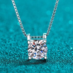 Classic Bull Head Pendant Necklace in 925 Silver with 1 Carat Moissanite, Simple Style for Women