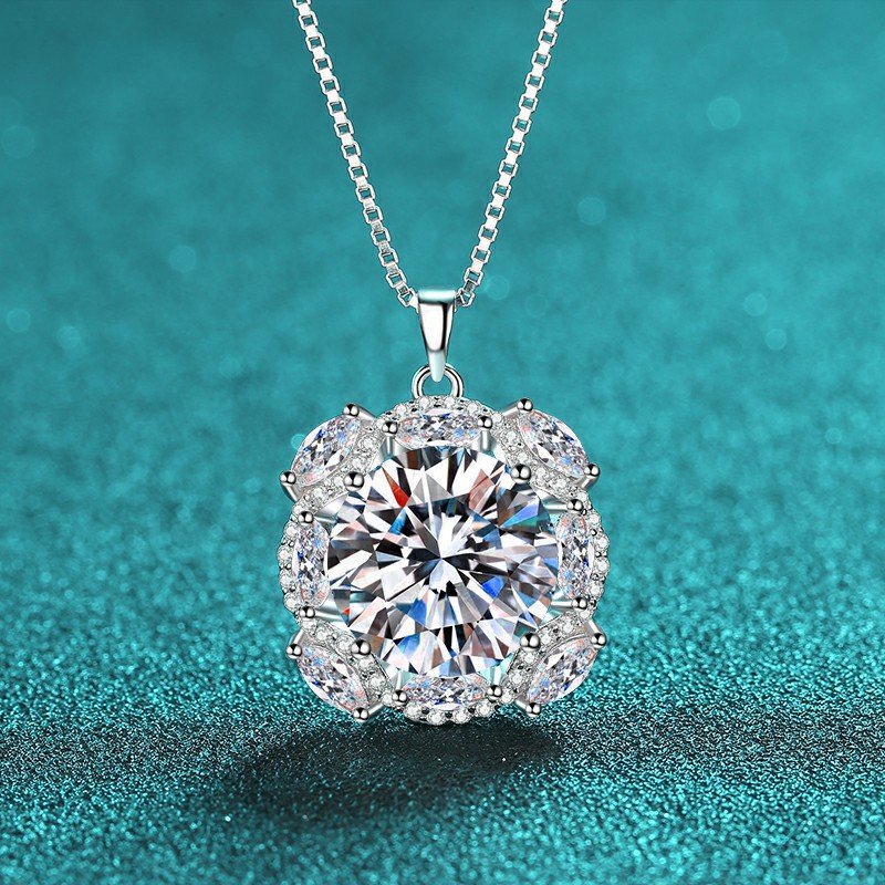 S925 Sterling Silver Moissanite Necklace for Women 10 Carat Pendant Light Luxury Elegant Valentine's Day Gift