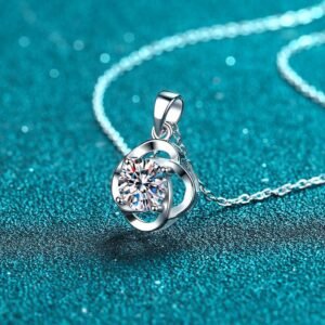 925 Silver Fashion Four-Claw 1 Carat Moissanite Pendant Necklace for Women