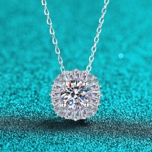 S925 Sterling Silver Moissanite Necklace for Women, Luxurious Square Pendant, Exquisite and Elegant Choker