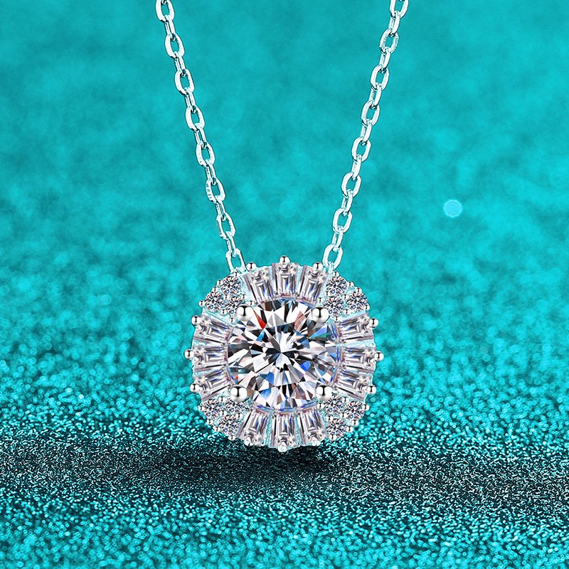 S925 Sterling Silver Moissanite Necklace for Women, Luxurious Square Pendant, Exquisite and Elegant Choker