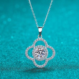 S925 Sterling Silver Clover Pendant Necklace 1 Carat Moissanite