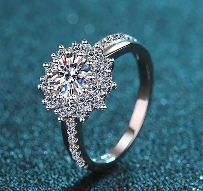 S925 Sterling Silver Women's Luxury Wedding Ring 1 Carat Moissanite Ring European and American Style