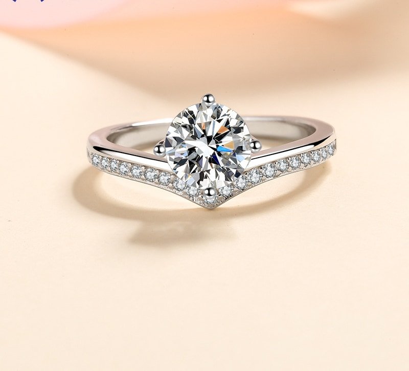 S925 Sterling Silver Heart Style Moissanite Ring