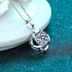 925 Silver Fashion Four-Claw 1 Carat Moissanite Pendant Necklace for Women