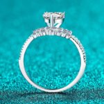 S925 Sterling Silver Moissanite Ring for Women Heart Hollow-Out Band Sweet Light Luxury Holiday Gift